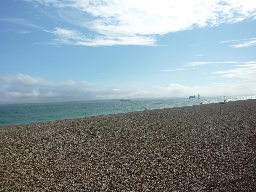 Stones Throw From The Beach - Stunning Sea View Портсмът Екстериор снимка