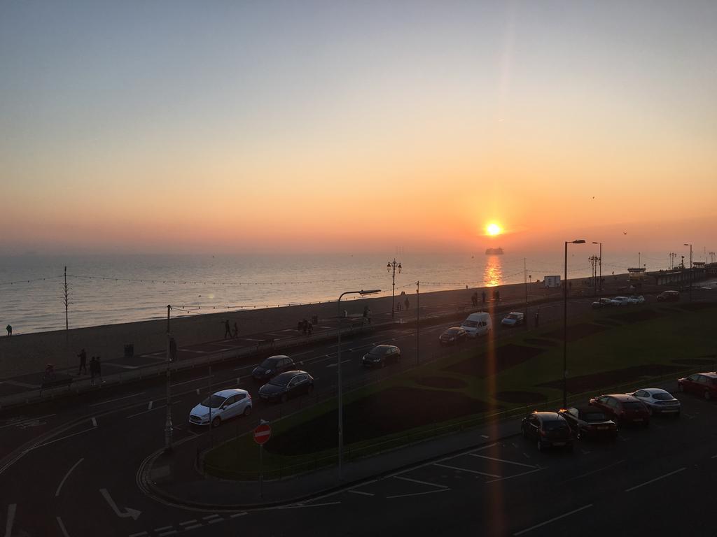 Stones Throw From The Beach - Stunning Sea View Портсмът Екстериор снимка
